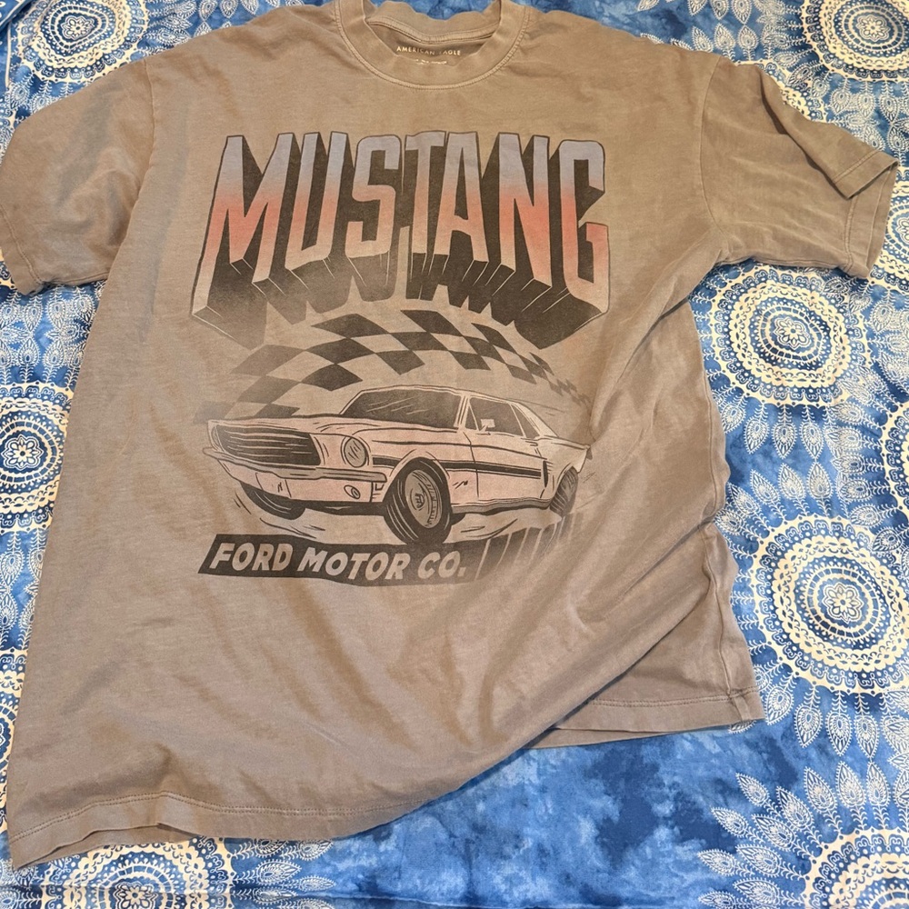 American Eagle Outfitters Gray Mustang Graphic Tee